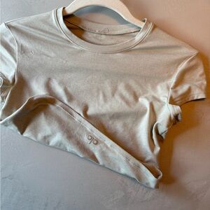 Alo Yoga Women's Short Sleeve Beige Tee